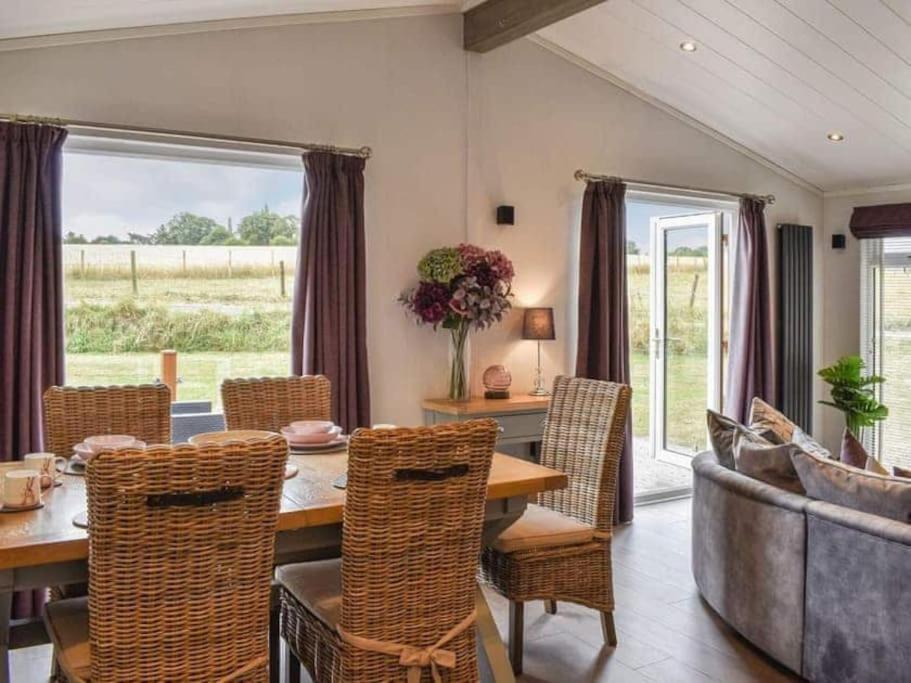 Gorstage Meadows Luxury 2 Bedroom Lodge In Rural Cheshire Hartford  Exterior photo