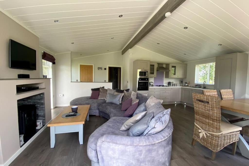 Gorstage Meadows Luxury 2 Bedroom Lodge In Rural Cheshire Hartford  Exterior photo
