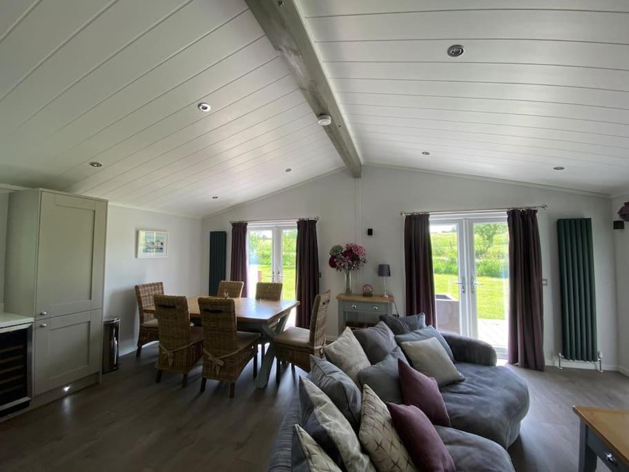 Gorstage Meadows Luxury 2 Bedroom Lodge In Rural Cheshire Hartford  Exterior photo