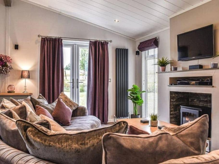 Gorstage Meadows Luxury 2 Bedroom Lodge In Rural Cheshire Hartford  Exterior photo